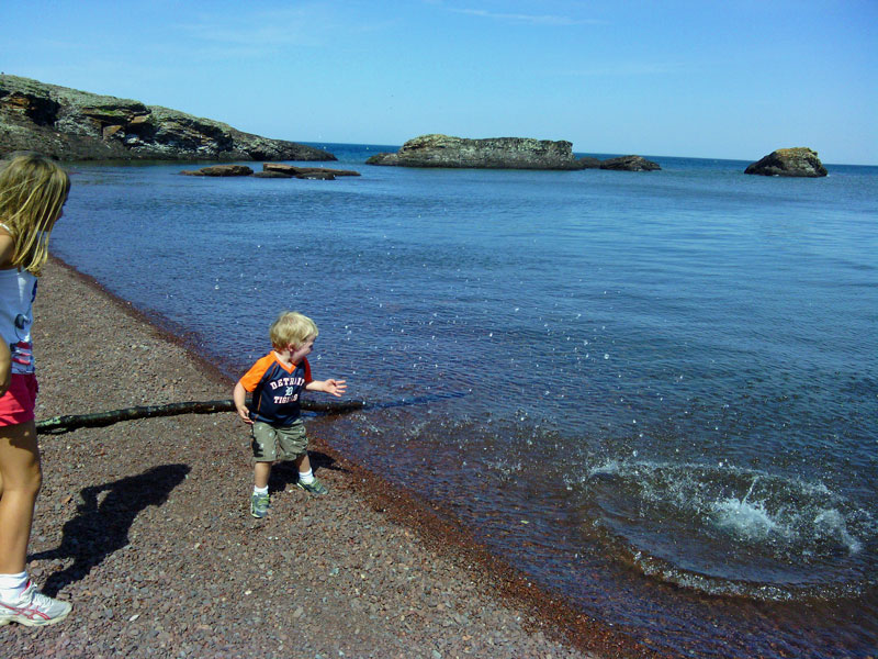 throwing rocks horseshoe harbor